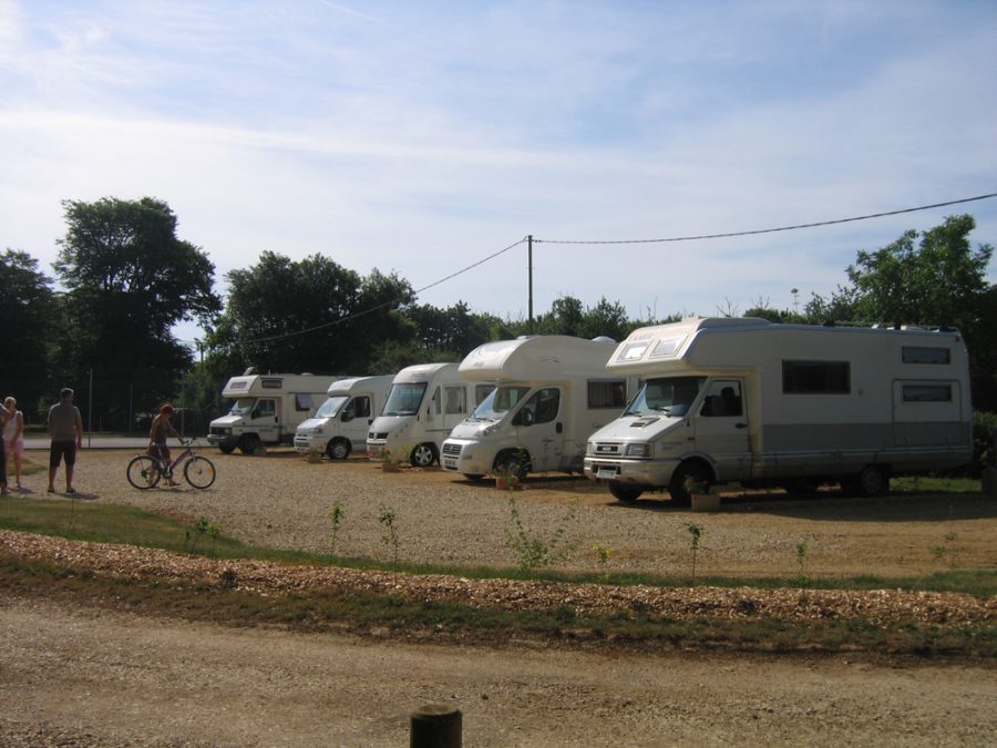 Aire de stationnement camping-car avec aire de services_3